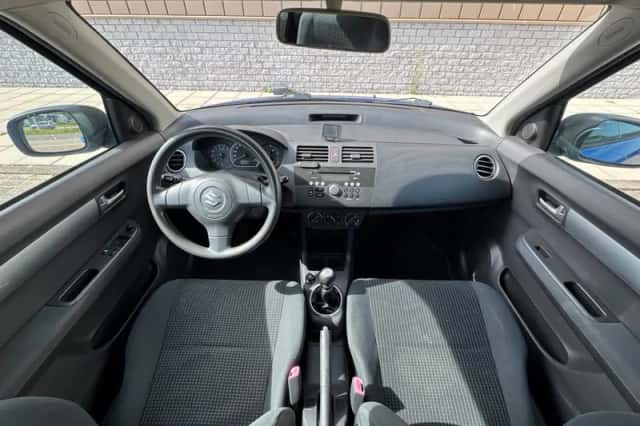 Suzuki Swift (2008) thumbnail 5