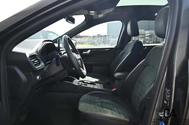 Ford Kuga (2021) thumbnail 3