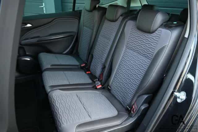 Opel Zafira (2012) thumbnail 6