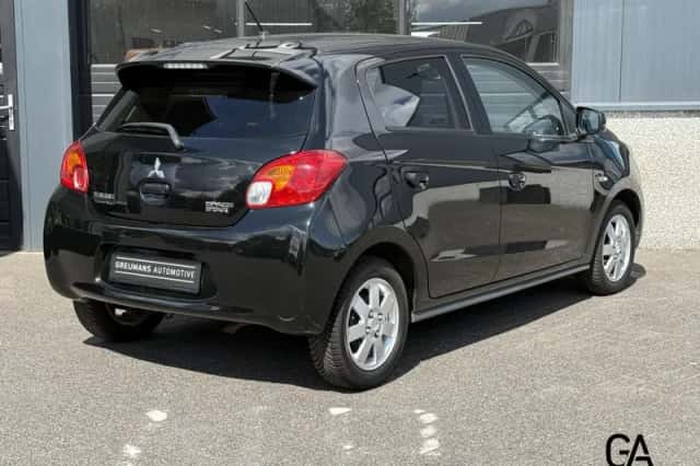Mitsubishi Space Star (2016) thumbnail 2