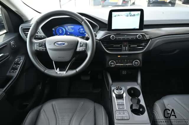 Ford Kuga (2021) thumbnail 3
