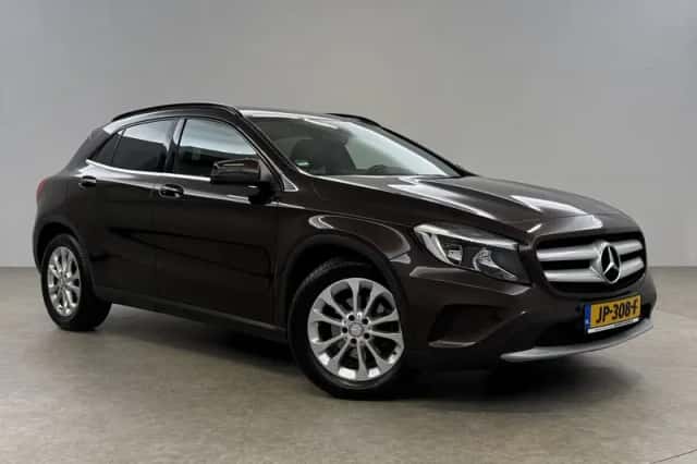 Mercedes-Benz GLA-Klasse (2016) thumbnail 6
