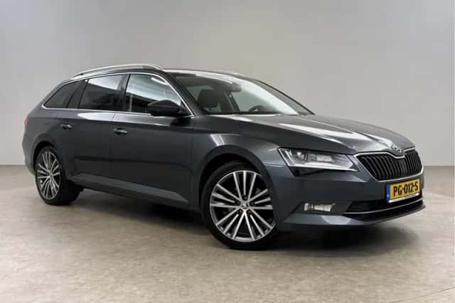 Škoda Superb (2017) thumbnail 6