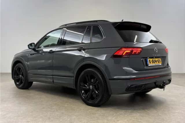 Volkswagen Tiguan (2021) thumbnail 3
