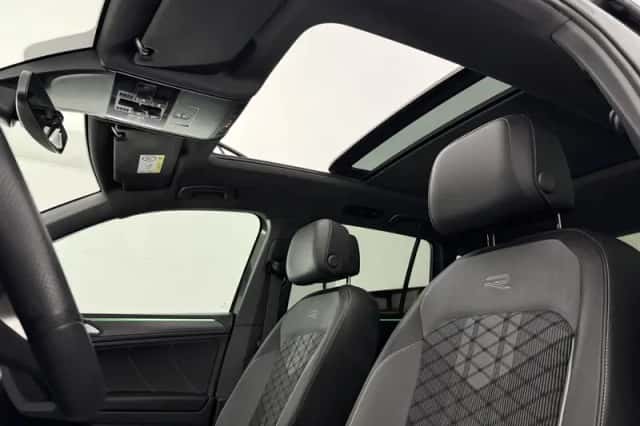 Volkswagen Tiguan (2021) thumbnail 4
