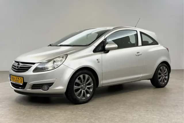 Opel Corsa (2010) thumbnail 6