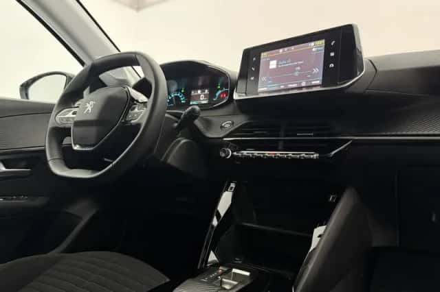 Peugeot e-208 (2023) thumbnail 4