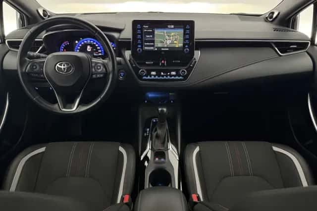 Toyota Corolla (2021) thumbnail 2