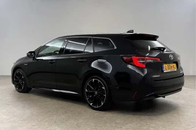 Toyota Corolla (2021) thumbnail 3
