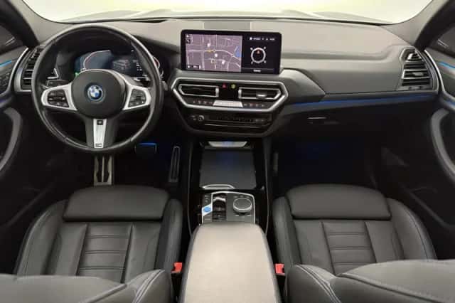 BMW iX3 (2023) thumbnail 2