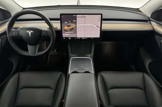 Tesla Model Y (2022) thumbnail 2