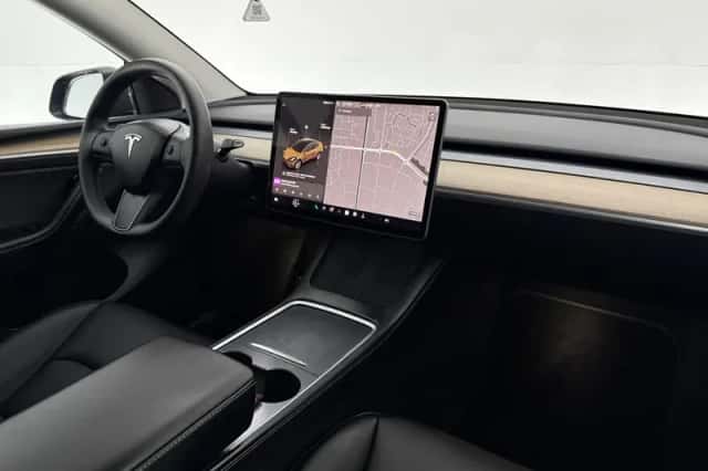 Tesla Model Y (2022) thumbnail 4