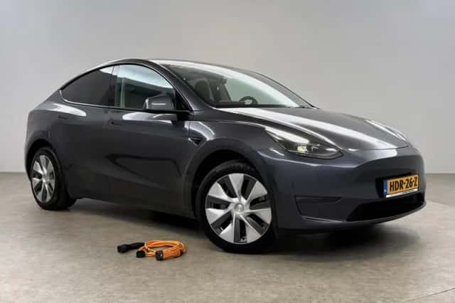 Tesla Model Y (2022) thumbnail 6