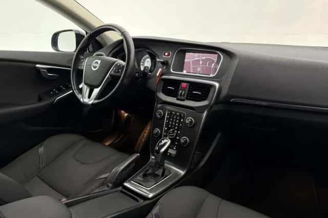 Volvo V40 (2015) thumbnail 4