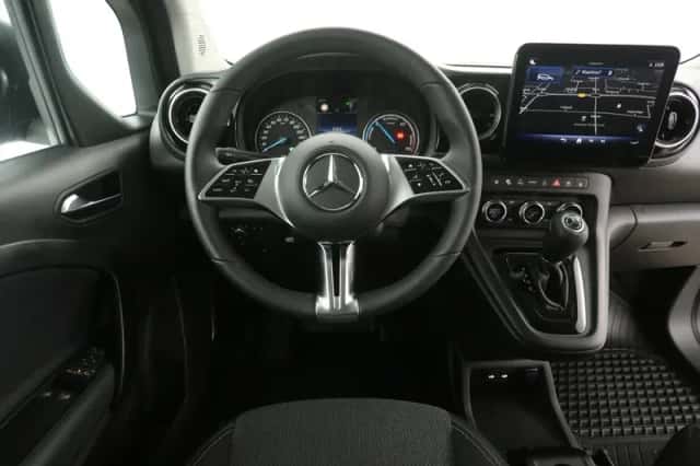 Mercedes-Benz eCitan (2025) thumbnail 2