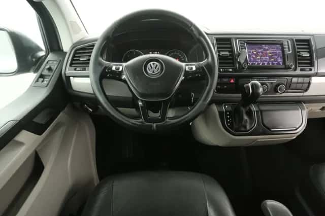 Volkswagen Transporter (2018) thumbnail 2