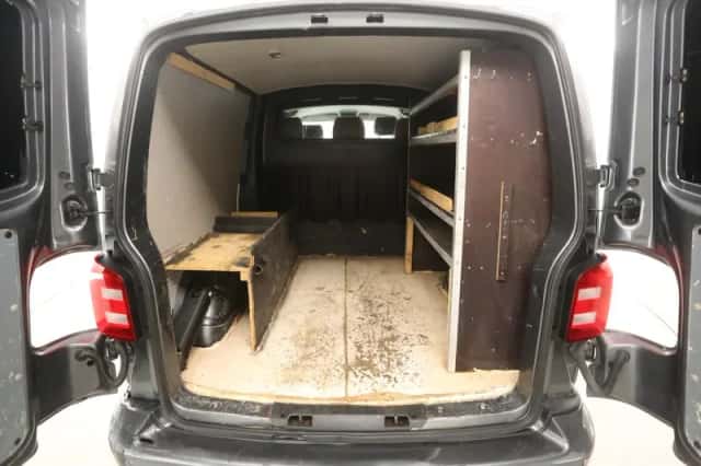 Volkswagen Transporter (2018) thumbnail 4