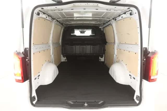 Mercedes-Benz Vito (2022) thumbnail 3