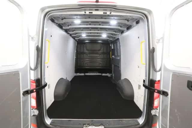 Volkswagen Crafter (2022) thumbnail 3