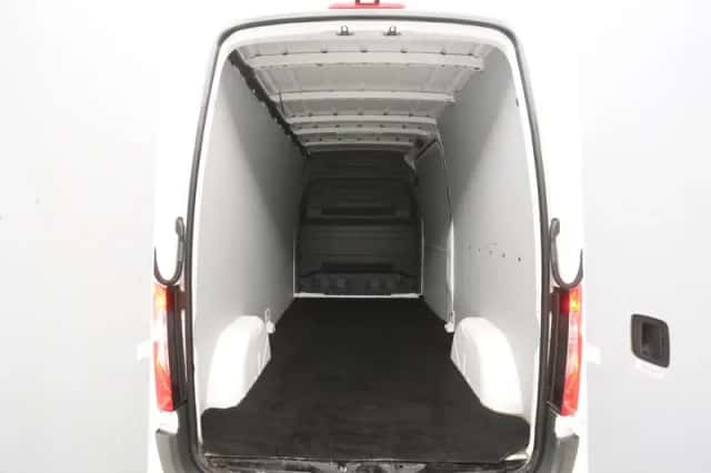 Mercedes-Benz Sprinter (2021) thumbnail 3