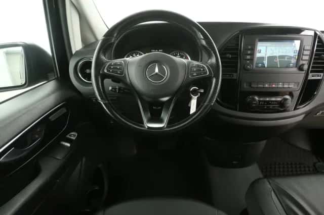 Mercedes-Benz Vito (2021) thumbnail 2