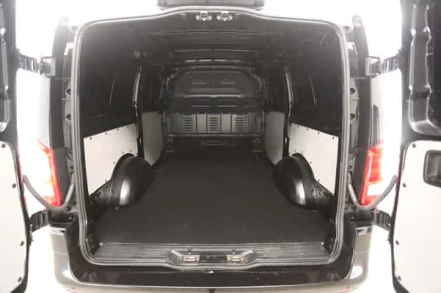 Mercedes-Benz Vito (2021) thumbnail 3