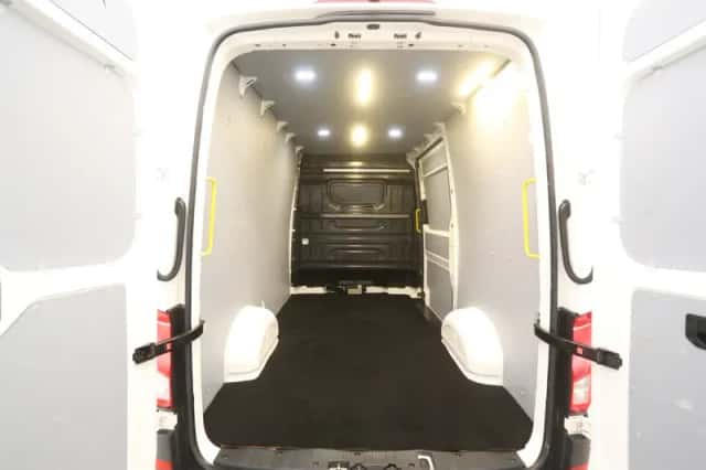 Volkswagen Crafter (2021) thumbnail 3