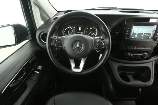Mercedes-Benz Vito (2023) thumbnail 2