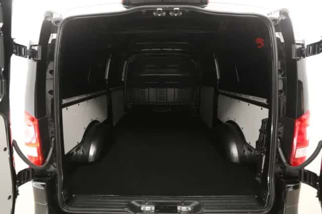 Mercedes-Benz Vito (2023) thumbnail 3