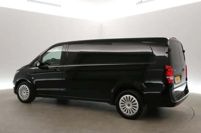 Mercedes-Benz Vito (2023) thumbnail 4