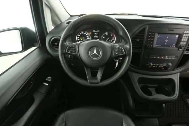 Mercedes-Benz Vito (2019) thumbnail 2