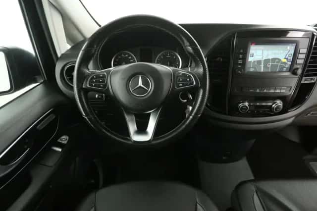 Mercedes-Benz Vito (2021) thumbnail 2