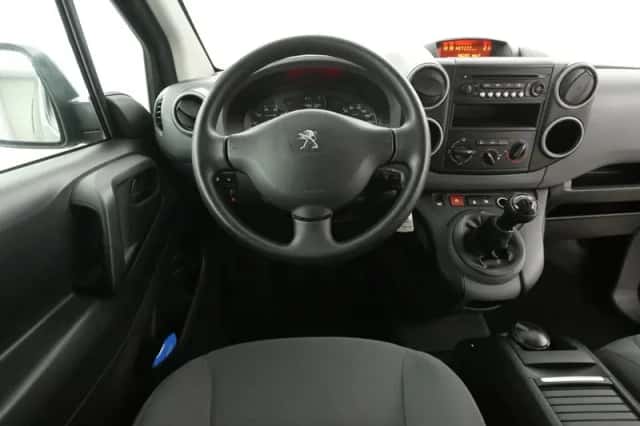 Peugeot Partner (2015) thumbnail 2