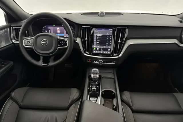 Volvo V60 (2022) thumbnail 2