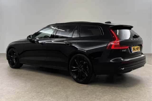 Volvo V60 (2022) thumbnail 3