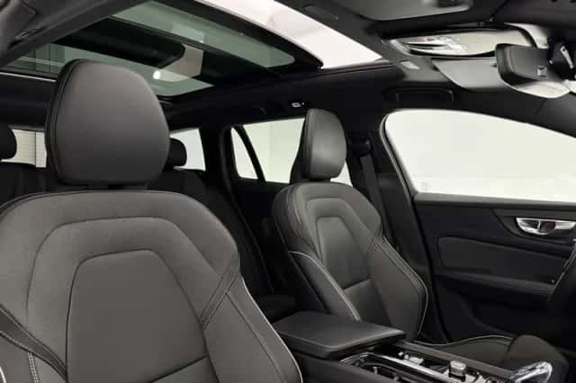 Volvo V60 (2022) thumbnail 4