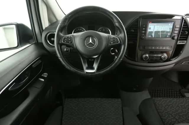 Mercedes-Benz Vito (2022) thumbnail 2
