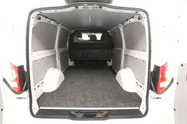 Mercedes-Benz Vito (2022) thumbnail 3