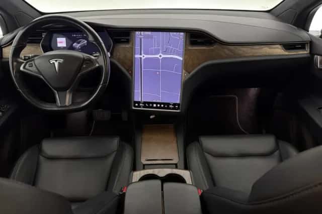 Tesla Model X (2020) thumbnail 2