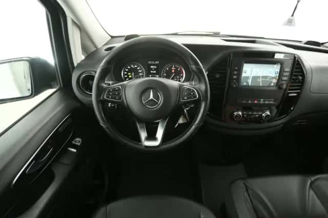 Mercedes-Benz Vito (2021) thumbnail 2