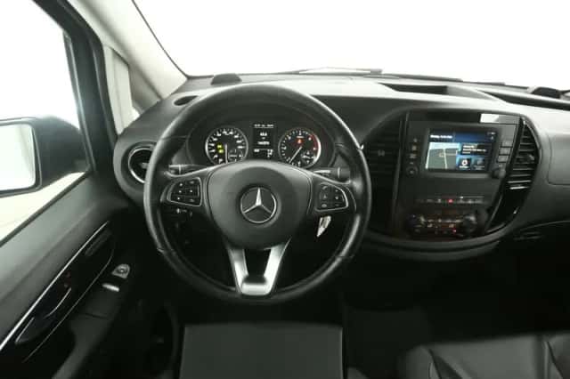 Mercedes-Benz Vito (2022) thumbnail 2