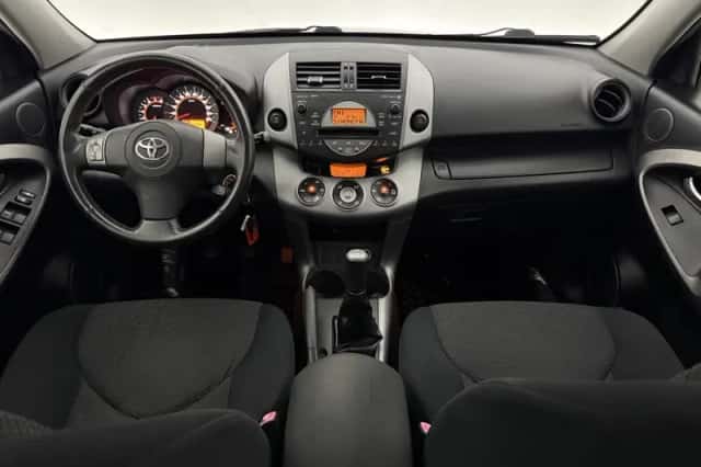 Toyota RAV4 (2006) thumbnail 2