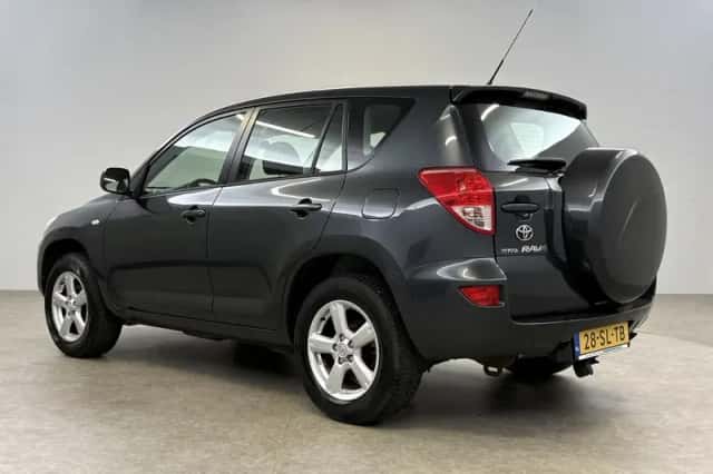 Toyota RAV4 (2006) thumbnail 3