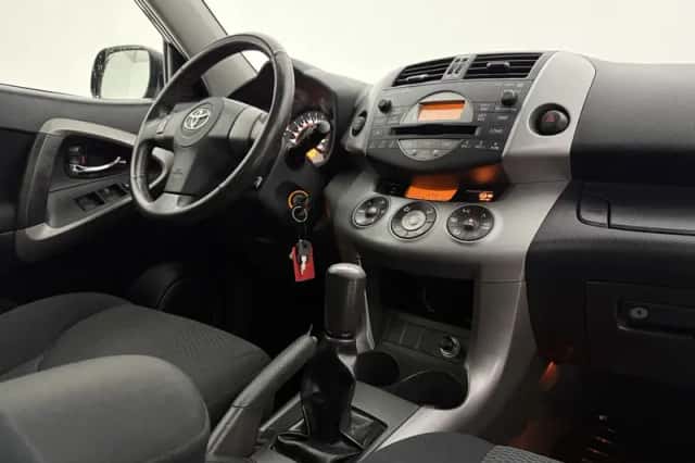 Toyota RAV4 (2006) thumbnail 4