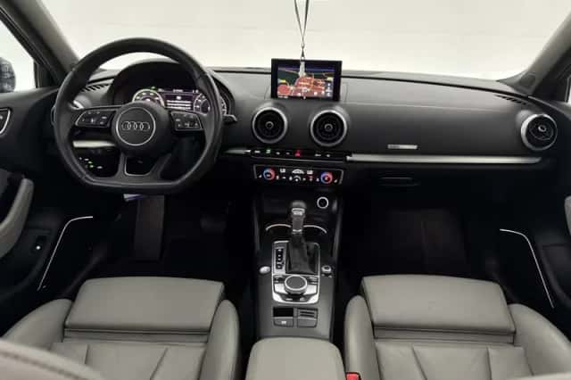 Audi A3 (2018) thumbnail 2