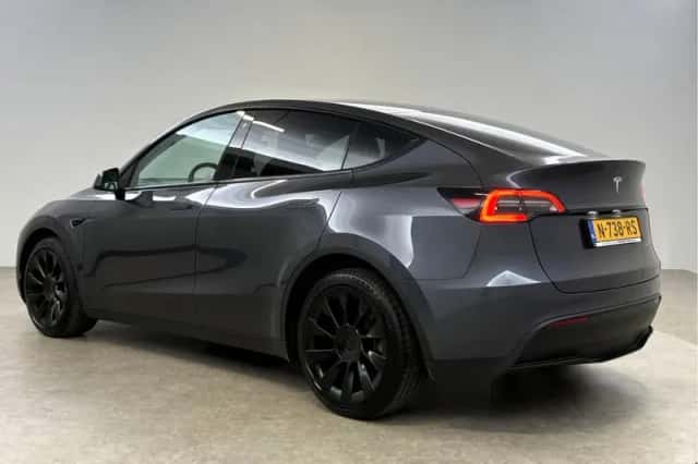 Tesla Model Y (2021) thumbnail 3