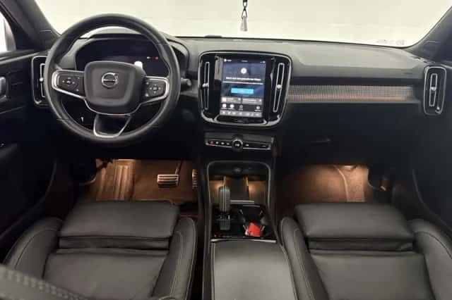 Volvo XC40 (2020) thumbnail 2