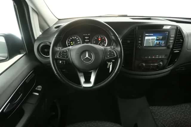 Mercedes-Benz Vito (2022) thumbnail 2