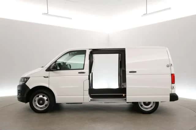 Volkswagen Transporter (2018) thumbnail 4