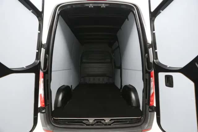 Mercedes-Benz Sprinter (2021) thumbnail 3